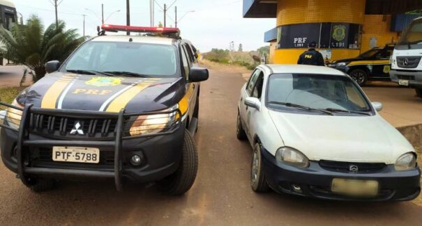 PRF recupera carro roubado em 2023, durante fiscalização na BR-222