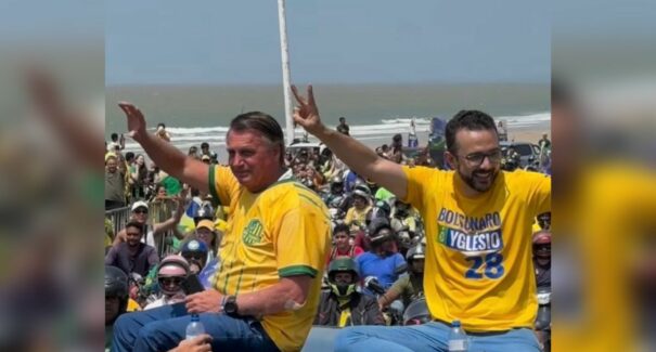 Multidão recebe Jair Bolsonaro em São Luís