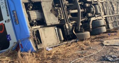 Ônibus tomba na MA-034 e deixa dois mortos e 18 feridos em Santa Quitéria