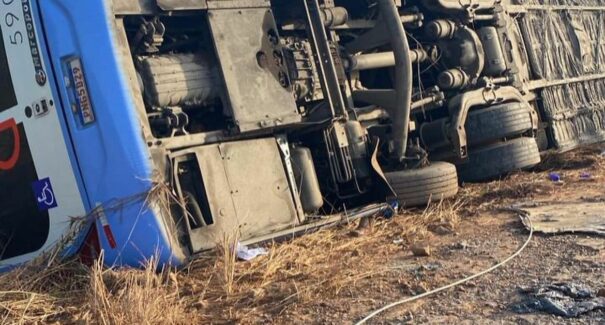 Ônibus tomba na MA-034 e deixa dois mortos e 18 feridos em Santa Quitéria