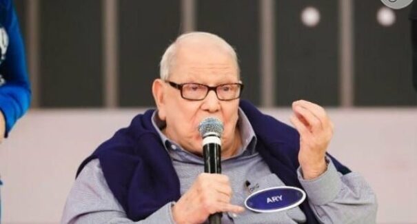 Morre o humorista Ary Toledo aos 87 anos, em São Paulo