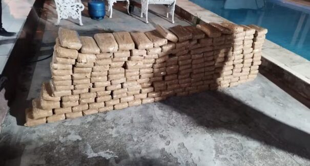 Polícia Civil descobre 200 kg de cocaína escondidos dentro de parede em residência no bairro Vinhais