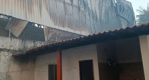 Moradores afetados pelo incêndio na loja Vem Ki Tem organizam protesto para esta tarde