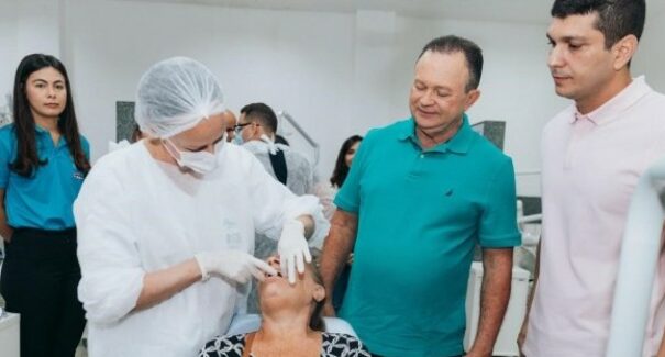 Governo entrega 600 próteses dentárias em mutirão na Clínica Sorrir da Praia Grande