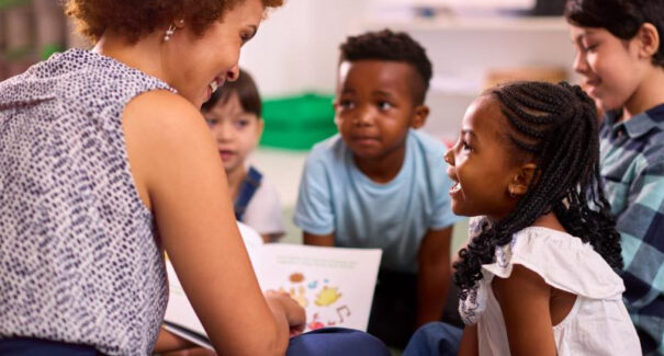 IEL anuncia abertura de seletivo para estágio em Pedagogia com bolsa de R$ 1.320,00