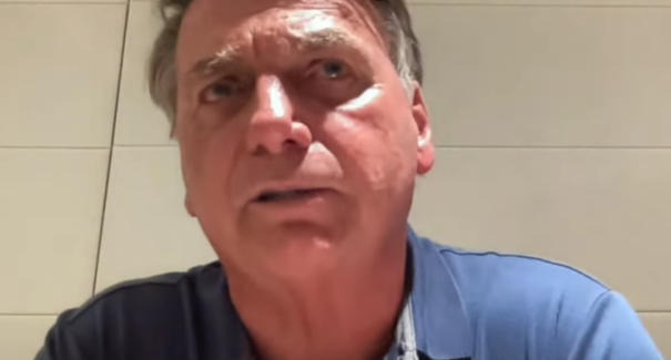 Bolsonaro retorna a Brasília após passar mal em Goiânia durante agenda oficial
