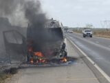 Ambulância pega fogo na BR-135, em Campo de Peris