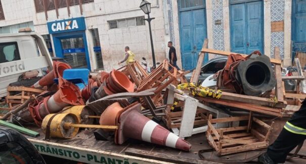 SMTT retira cones utilizados para reserva de vagas de estacionamento em espaços públicos