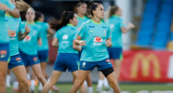Seleção feminina realiza primeiro treino com todas as convocadas