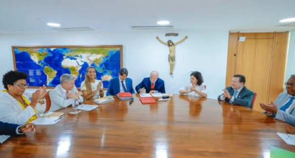 Lula assina decretos que desapropriam áreas para quilombos no Maranhão e outros estados