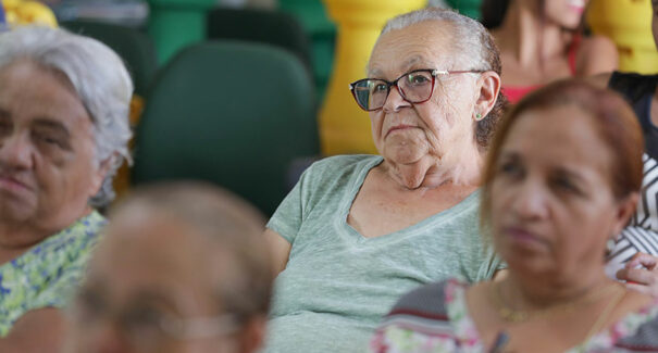 Expectativa de vida brasileira aumenta e chega aos 76,4 anos