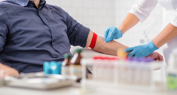 Novembro Azul e a importância dos exames laboratoriais para a saúde masculina
