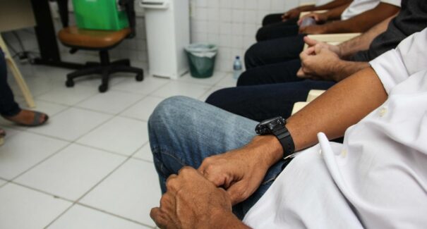 Violência doméstica: homens agressores buscam mudança em grupos de reabilitação
