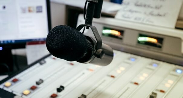 Dia do Radialista: confira grandes ícones do rádio brasileiro e maranhense