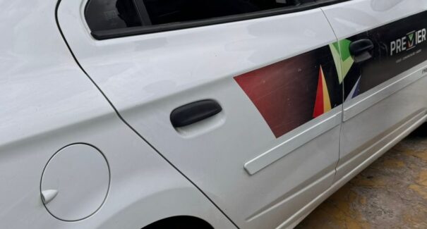 Carro de equipe de comunicação é arrombado na Praça Maria Aragão