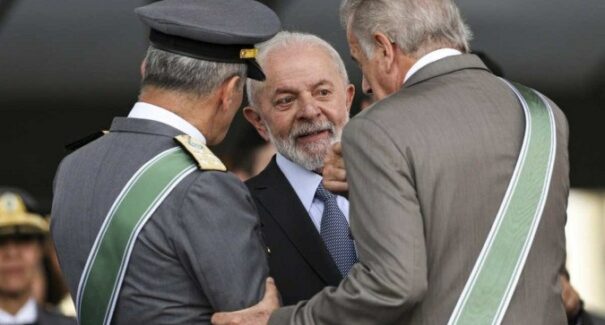 Lula recebe Múcio e comandantes das Forças Armadas no Palácio da Alvorada