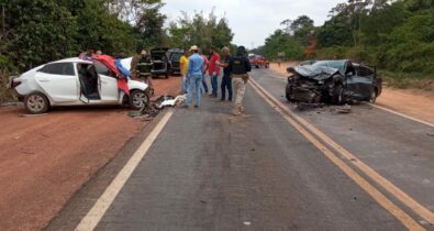 Colisão frontal deixa dois mortos e três feridos na BR-222