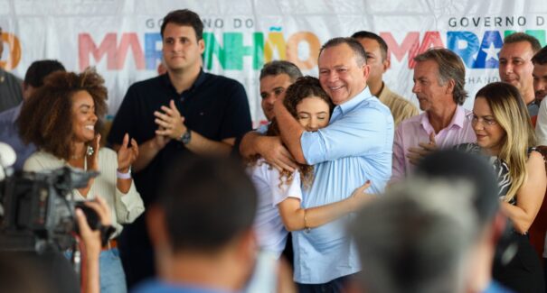 O Governo do Estado realiza a entrega de obras nas áreas de educação, esporte e abastecimento em Santa Luzia.
