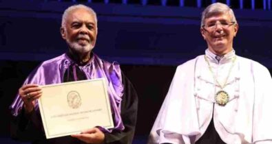 Gilberto Gil é homenageado com título de doutor honoris causa pela UFRJ