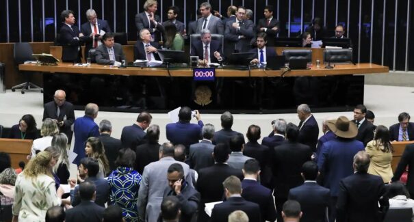 Câmara pede que STF revise decisão que suspendeu emendas parlamentares