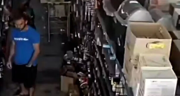Homem é preso em flagrante ao se masturbar dentro de supermercado em Pio XII