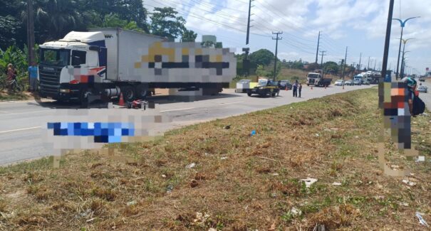 Colisão entre veículo de carga e motocicleta deixa dois mortos na BR-135
