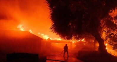 Incêndios em Los Angeles deixam 10 mortos e causam destruição em áreas residenciais