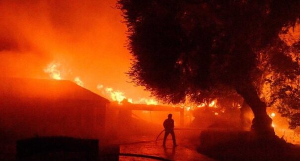 Incêndios em Los Angeles deixam 10 mortos e causam destruição em áreas residenciais