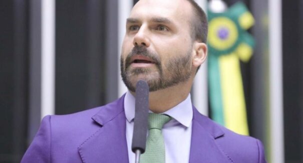 Saiba quem enviou e-mail para Eduardo Bolsonaro com convite para posse de Trump