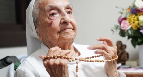 Conheça a brasileira Inah Lucas, pessoa mais velha do mundo