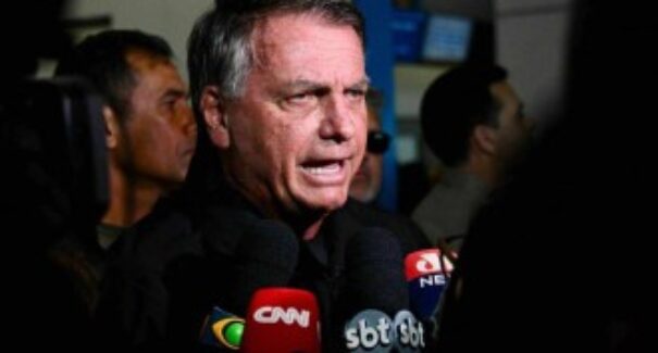 “Não vou fugir, vou cumprir a pena”, declara Bolsonaro diante de críticas e acusações