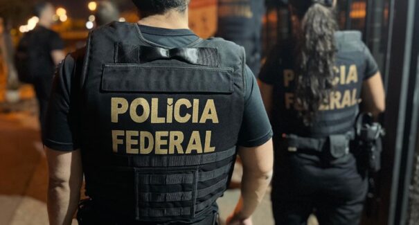 PF cumpre mandados de busca e apreensão contra mulher suspeita de armazenar fotos e vídeos de abuso sexual infantil