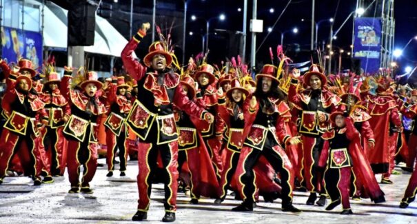 Cafua das Mercês abre exposição carnavalesca