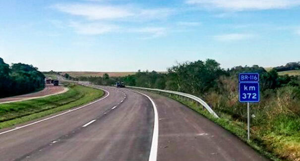 O risco das estradas no meio do caminho