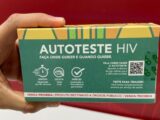 Embalagem de autoteste de HIV muda para design discreto visando incentivar uso