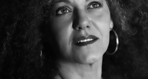 Turnê nacional da cantora Ceumar passa por São Luís abrindo as apresentações no TAA em 2025