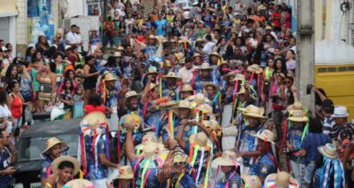 Bloco Tradicional Os Foliões vai às ruas e homenageia o Olodum