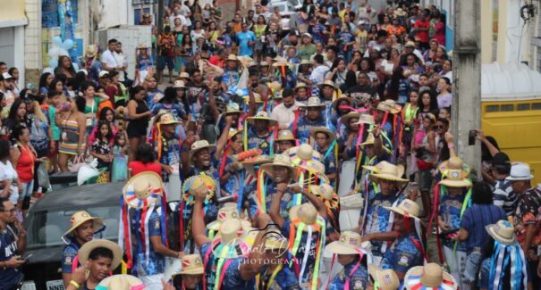 Bloco Tradicional Os Foliões vai às ruas e homenageia o Olodum