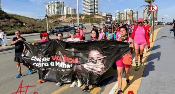 Mulheres protestam contra estupro e violência na Avenida Litorânea