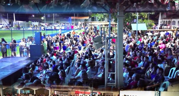 Sucesso de público na exibição de “Muleque Té Doido 4 – Morreu Maria Preá” na nova Praça do Jaguarema, em Paço do Lumiar