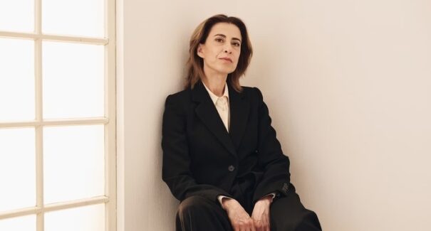 Fernanda Torres decide sair de Los Angeles por conta de incêndio