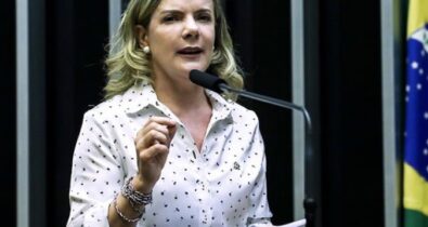 Deputada Gleisi faz crítica à PEC do semipresidencialismo