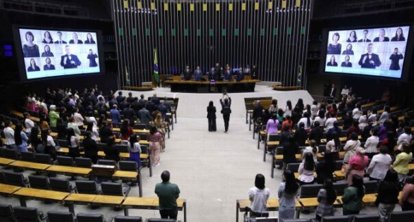 Câmara dos Deputados publica edital de novo concurso com salários de até R$ 30,8 mil
