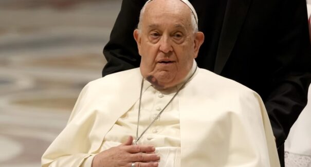 Papa Francisco tem piora em quadro de saúde, diz Vaticano