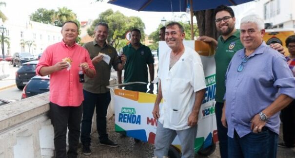 Governo do Maranhão entrega carrinhos do programa Mais Renda a comerciantes do Centro Histórico de São Luís