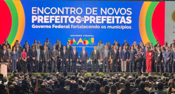 Lula afirma desejo de aproximar prefeituras aos programas federais