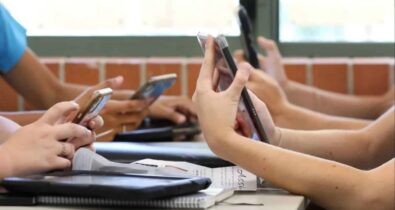 MEC publica textos sobre uso regulamentado de celulares em ambiente escolar