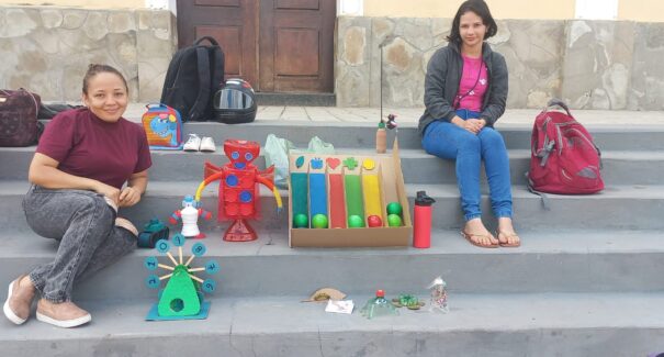 Estudantes da UEMA realizam exposição participativa de brinquedos pedagógicos