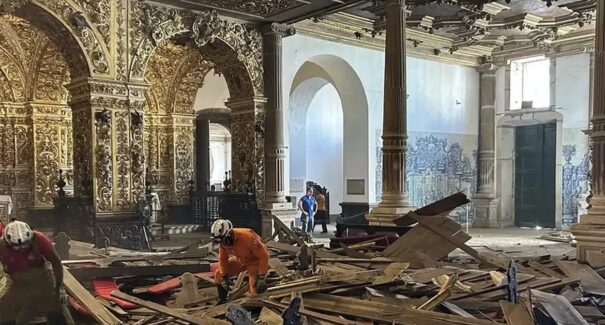 Desabamento de teto de igreja histórica causa morte de jovem na Bahia