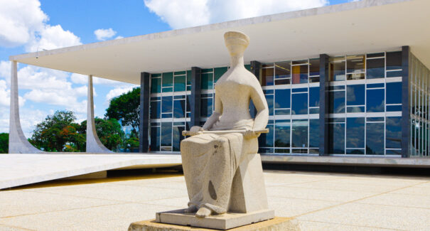 Lei Maria da Penha se estende a casais homoafetivos e mulheres trans